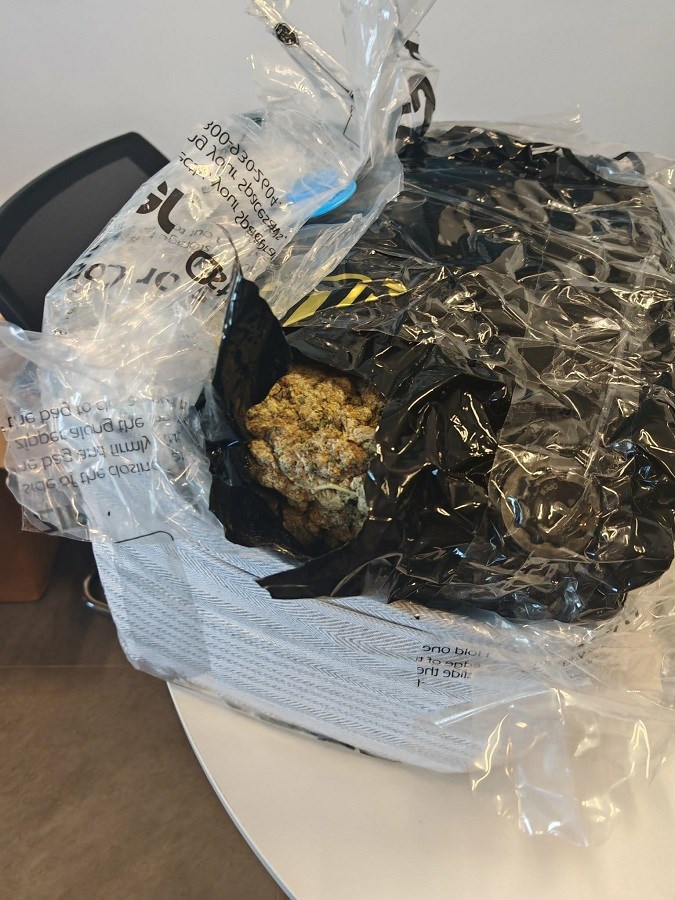 FOTO Carinici u Zagrebu otvorili paket iz Kanade. Pronašli deset i pol kila marihuane