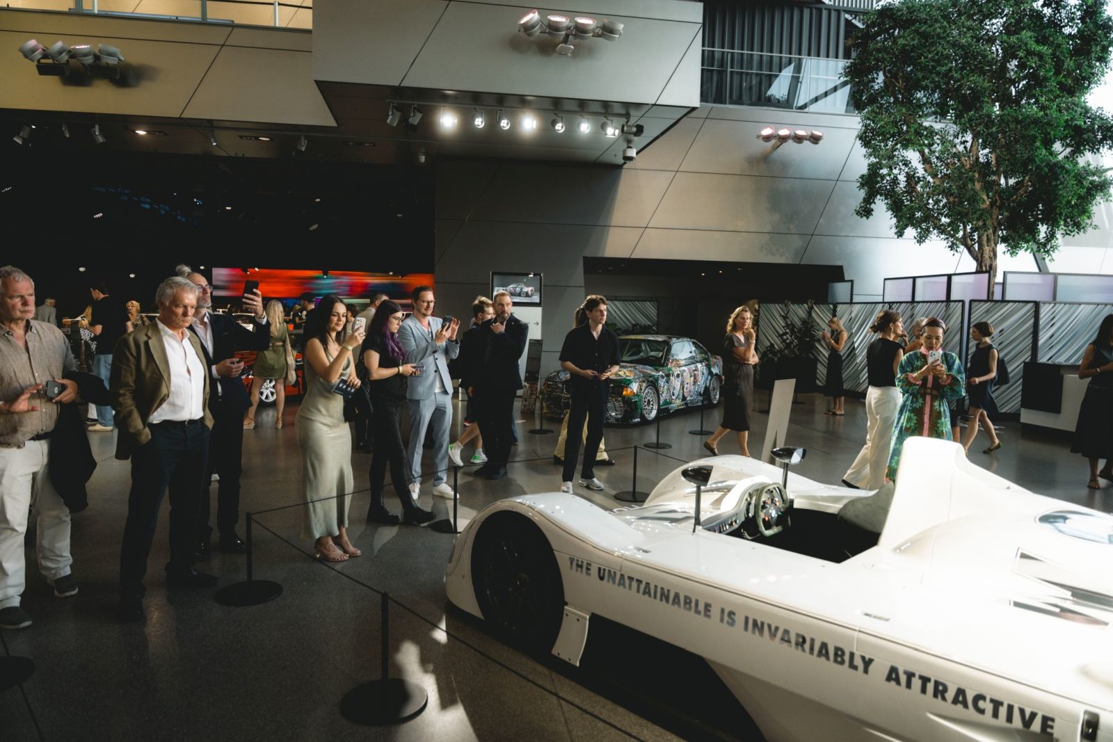 BMW slavi 50 godina Art Car kolekcije izložbom svih 20 automobila