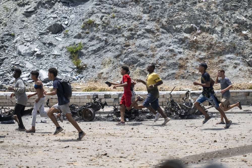 VIDEO Kaos u gradu iz kojeg je navalilo 50.000 migranata. Spaljeni auti, smrad...
