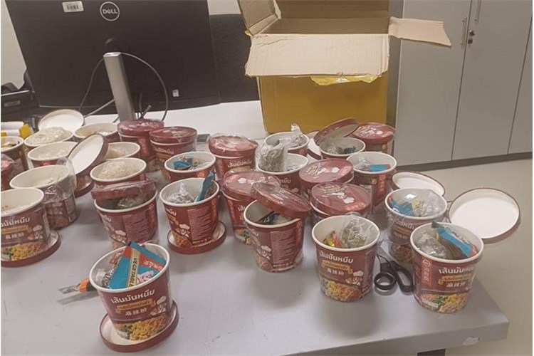 FOTO Carina otvorila pakete s instant juhama. Pogledajte što su našli u njima