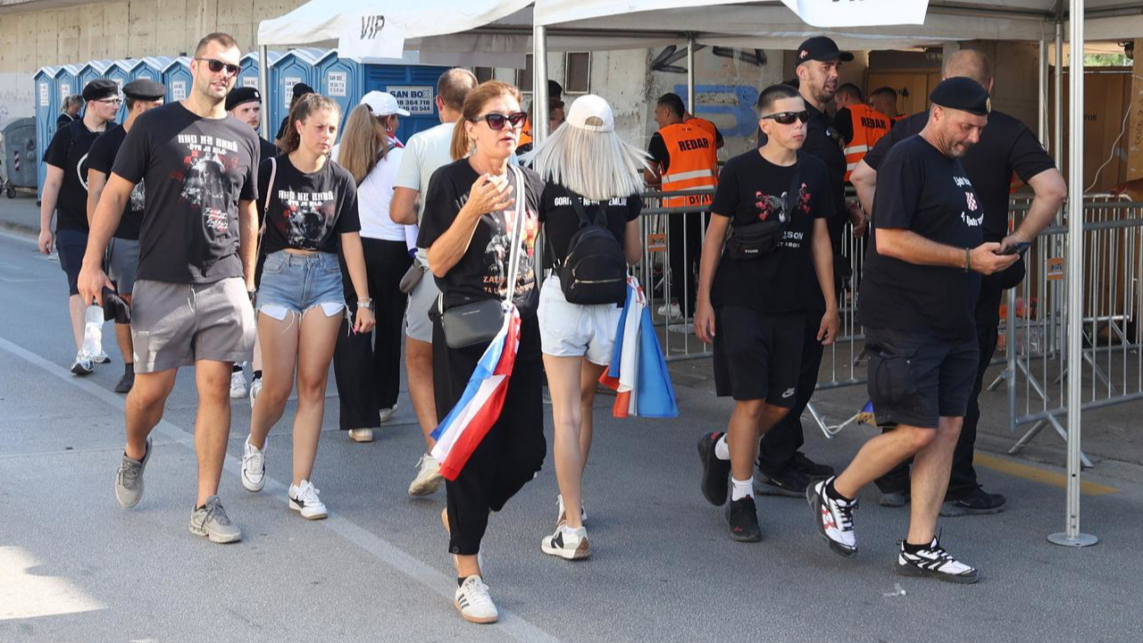 27 tisuća ljudi uz baklje pjevalo s Thompsonom njegove najveće hitove u Šibeniku