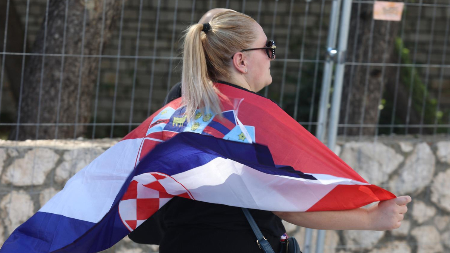 27 tisuća ljudi uz baklje pjevalo s Thompsonom njegove najveće hitove u Šibeniku