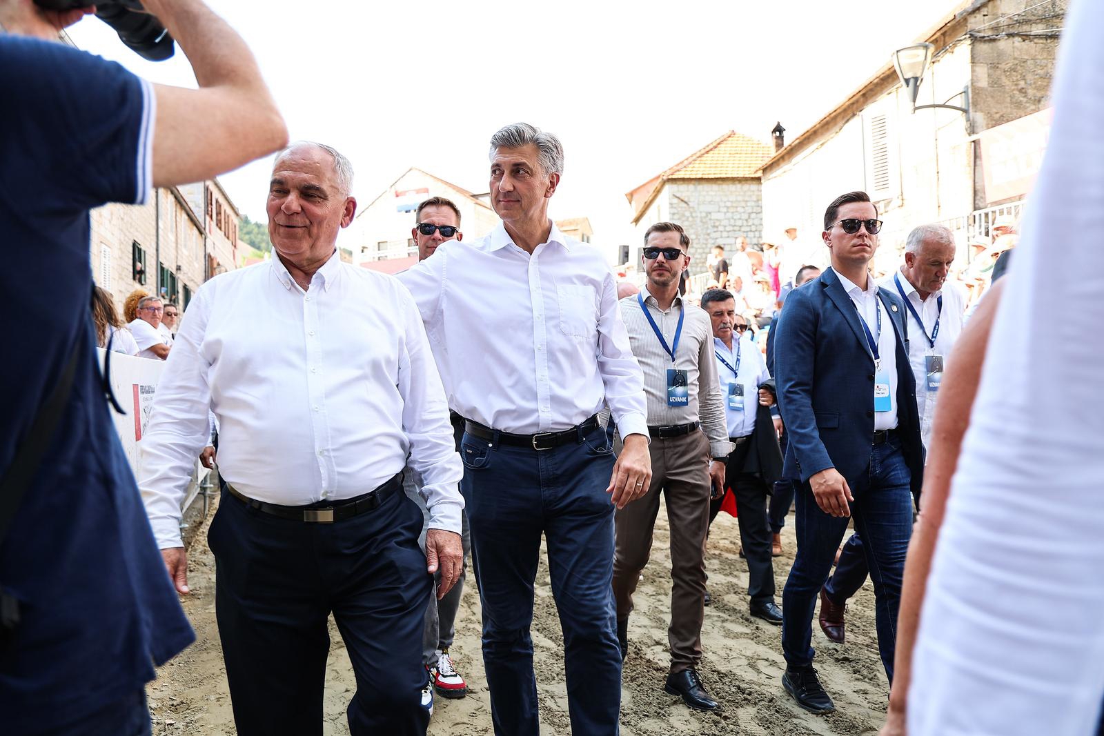 Bulj odbio sjediti s vladom u Sinju. HDZ: Uvijek je sam sebi bio najvažniji