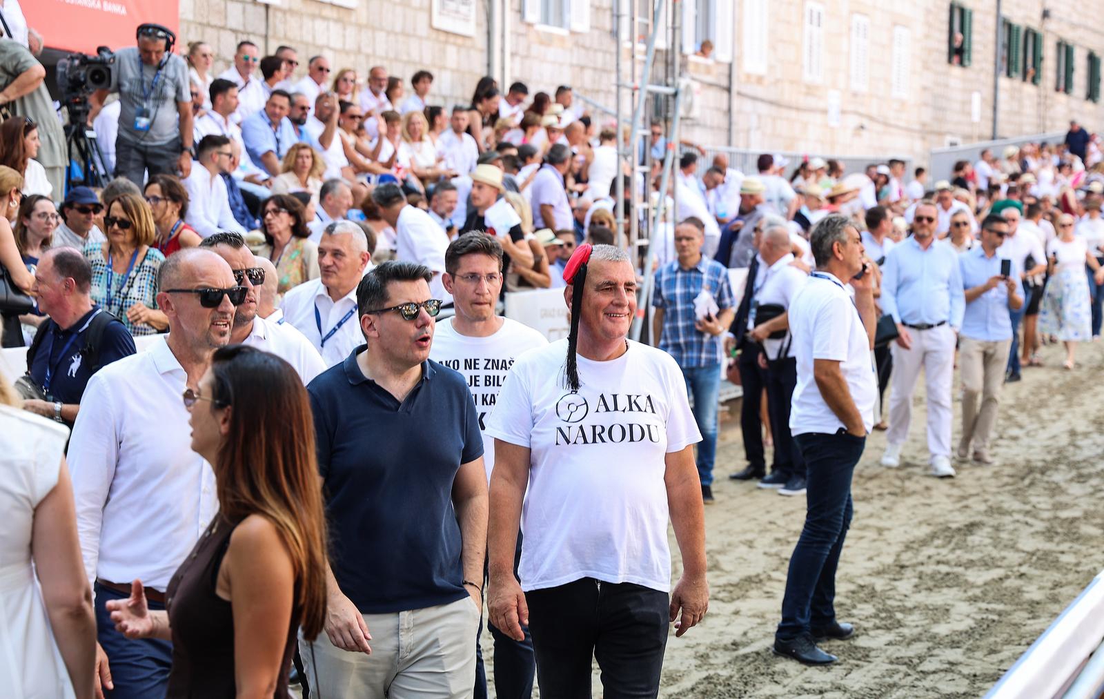 Bulj odbio sjediti s vladom u Sinju. HDZ: Uvijek je sam sebi bio najvažniji