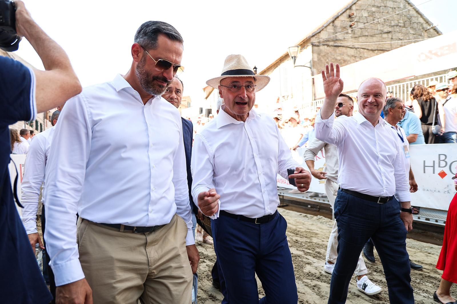 Bulj odbio sjediti s vladom u Sinju. HDZ: Uvijek je sam sebi bio najvažniji