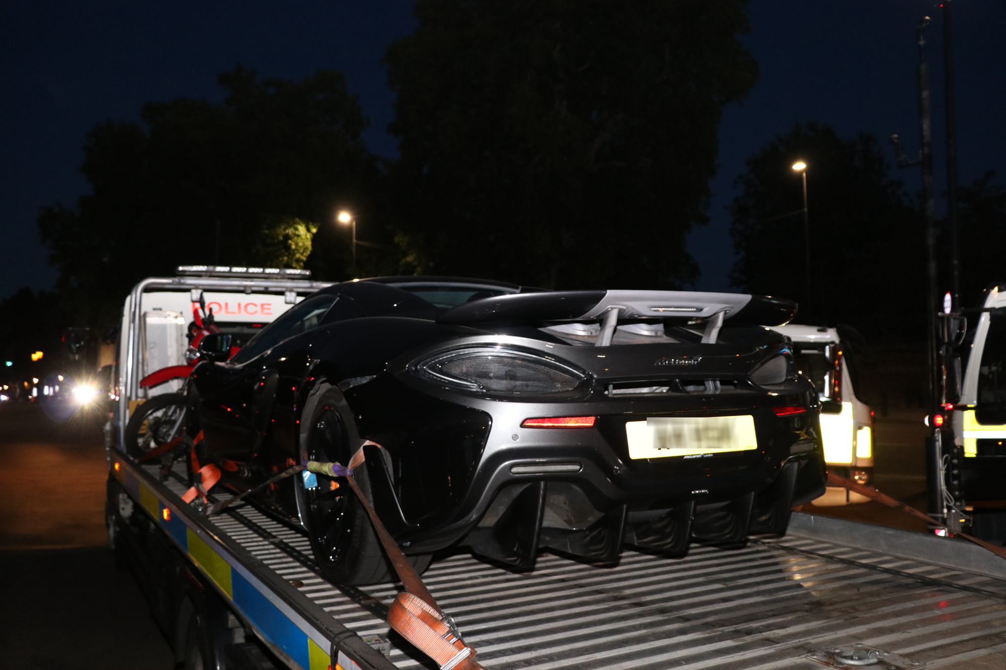 FOTO Velika akcija policije u Londonu. Zaplijenjeno 90 skupocjenih automobila