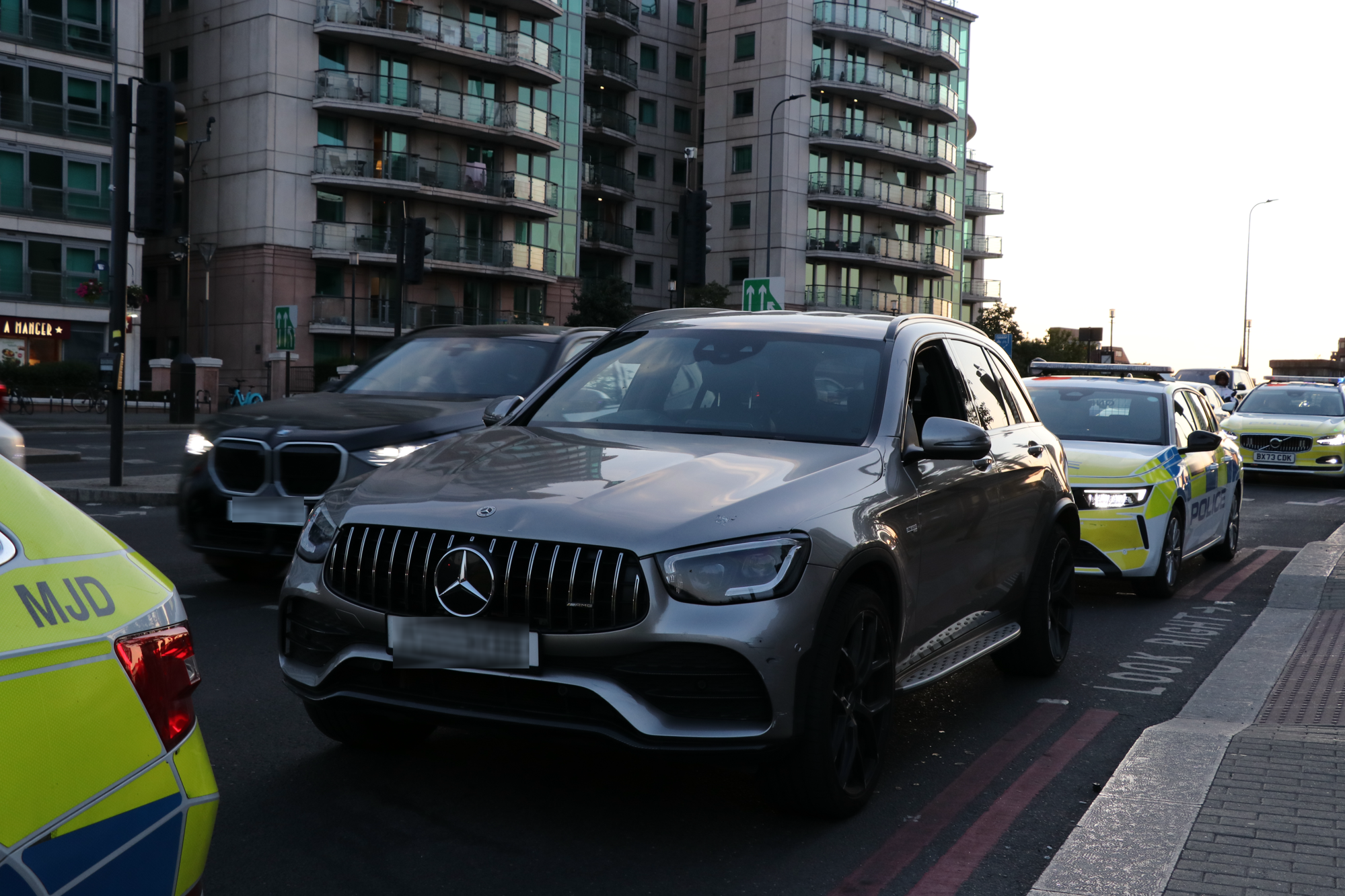 FOTO Velika akcija policije u Londonu. Zaplijenjeno 90 skupocjenih automobila