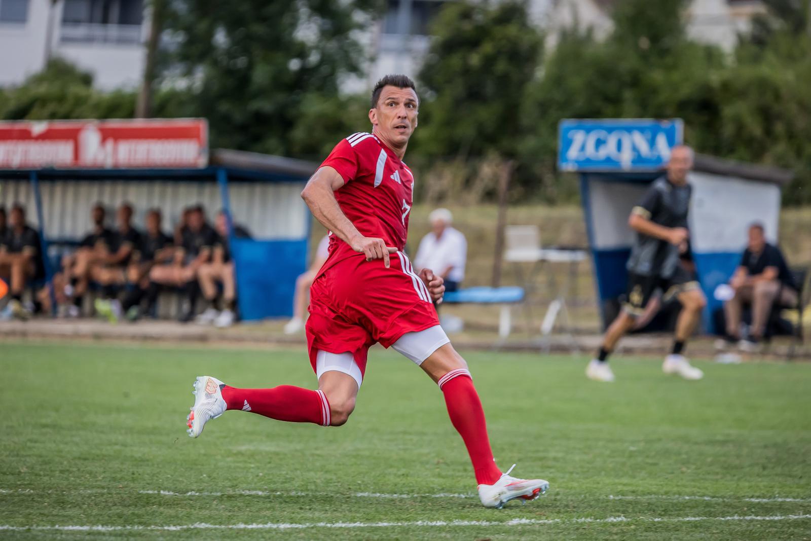 Pogledajte kako Mandžukić izgleda u 41. godini. I dalje je sjajno fizički pripremljen