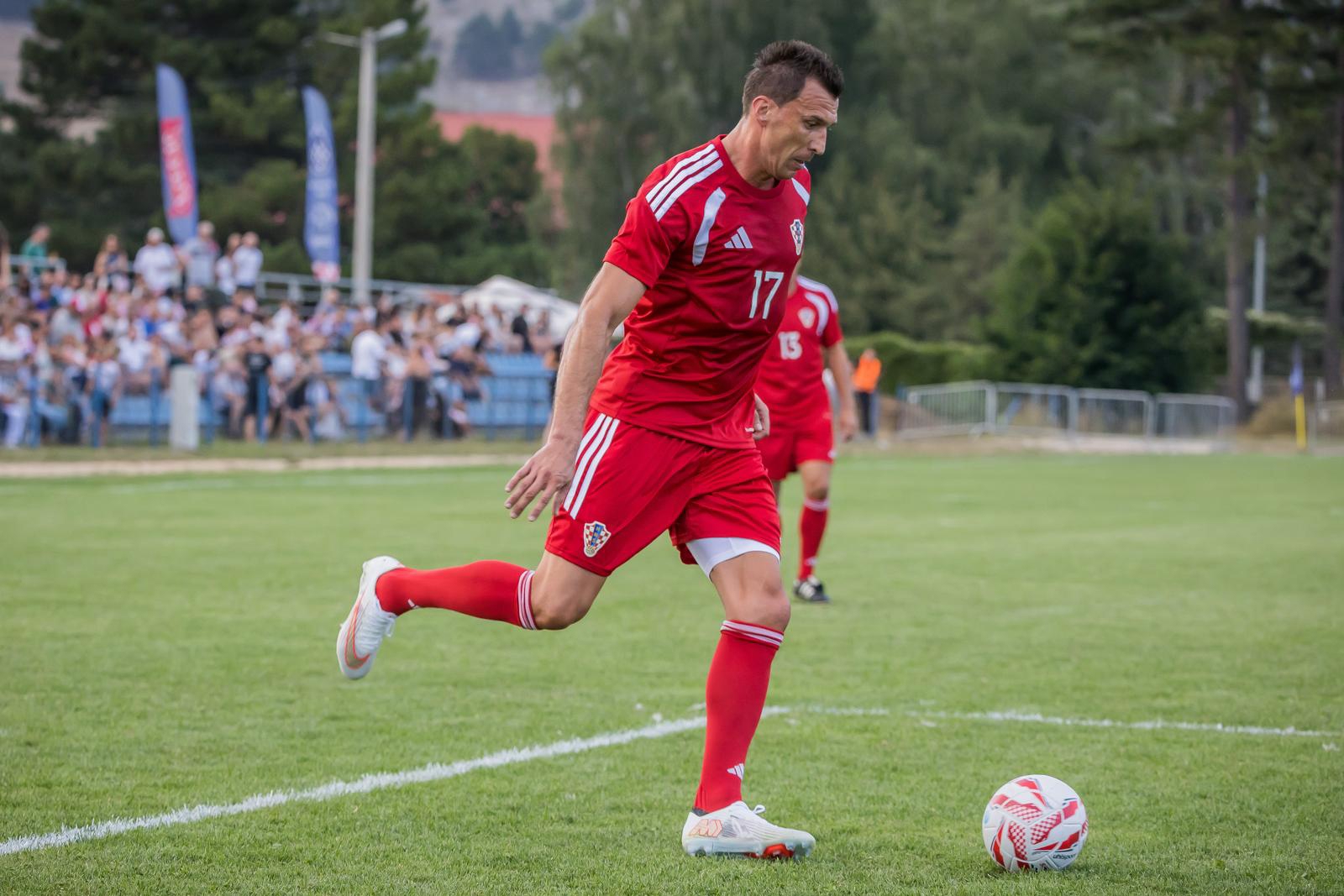 Pogledajte kako Mandžukić izgleda u 41. godini. I dalje je sjajno fizički pripremljen