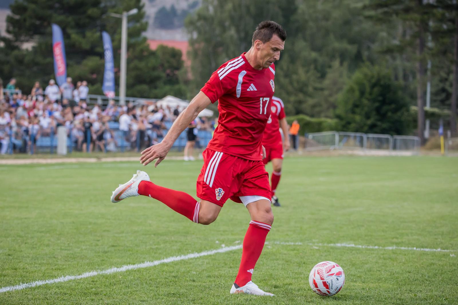 Pogledajte kako Mandžukić izgleda u 41. godini. I dalje je sjajno fizički pripremljen