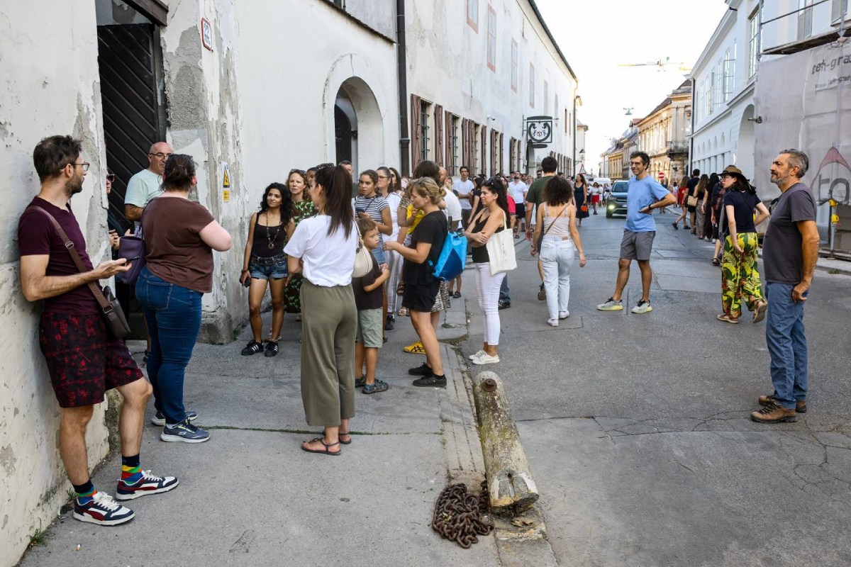 FOTO Gužve u Zagrebu zbog pomrčine, građani tražili najbolja mjesta