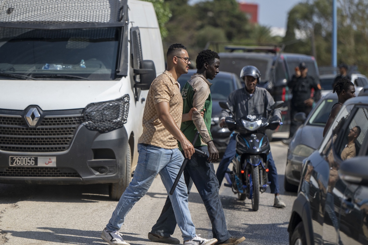 VIDEO Migranti opet pokušali ući u Ceutu. Marokanska policija koristila suzavac