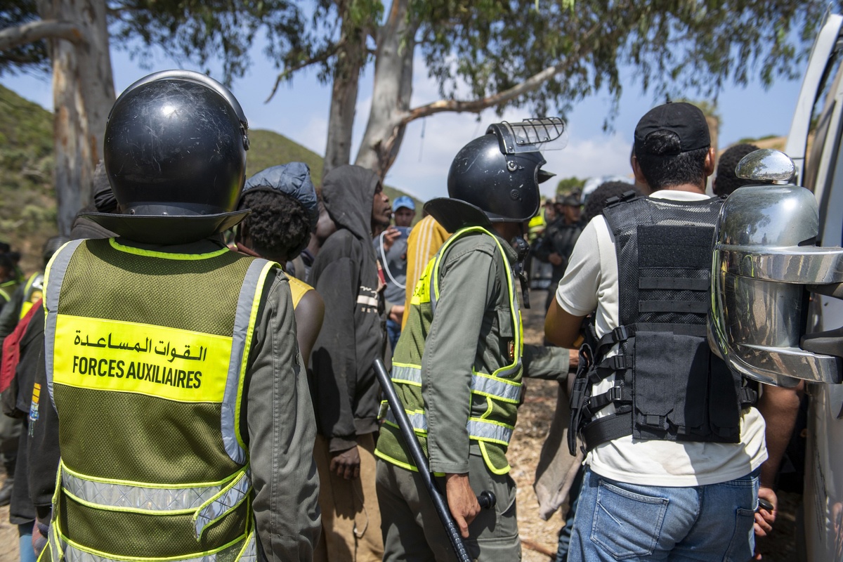 VIDEO Migranti opet pokušali ući u Ceutu. Marokanska policija koristila suzavac