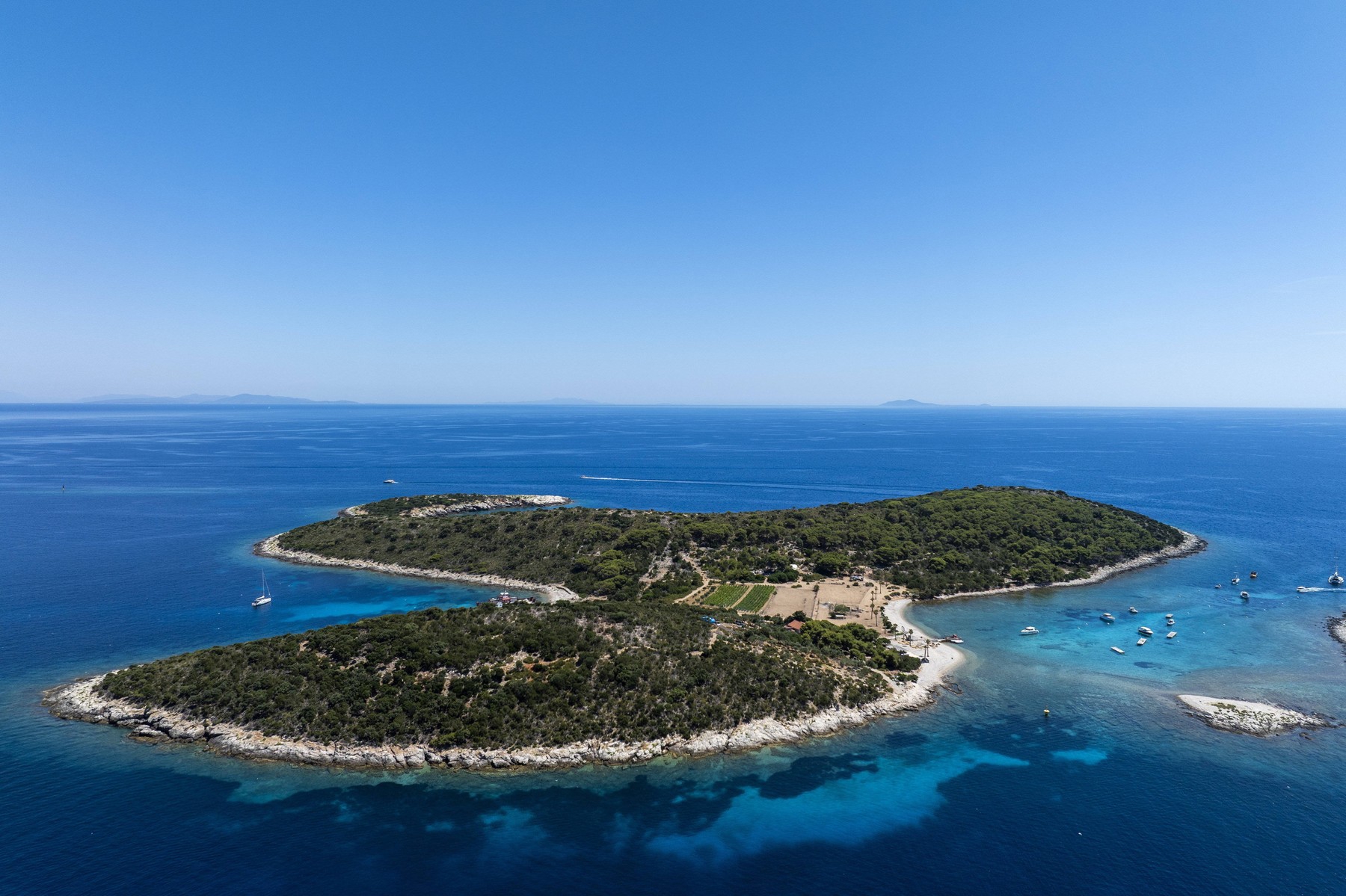Ovdje nema apartmana, velikih hotela ni turističke vreve: Pogledajte otočić kraj Visa