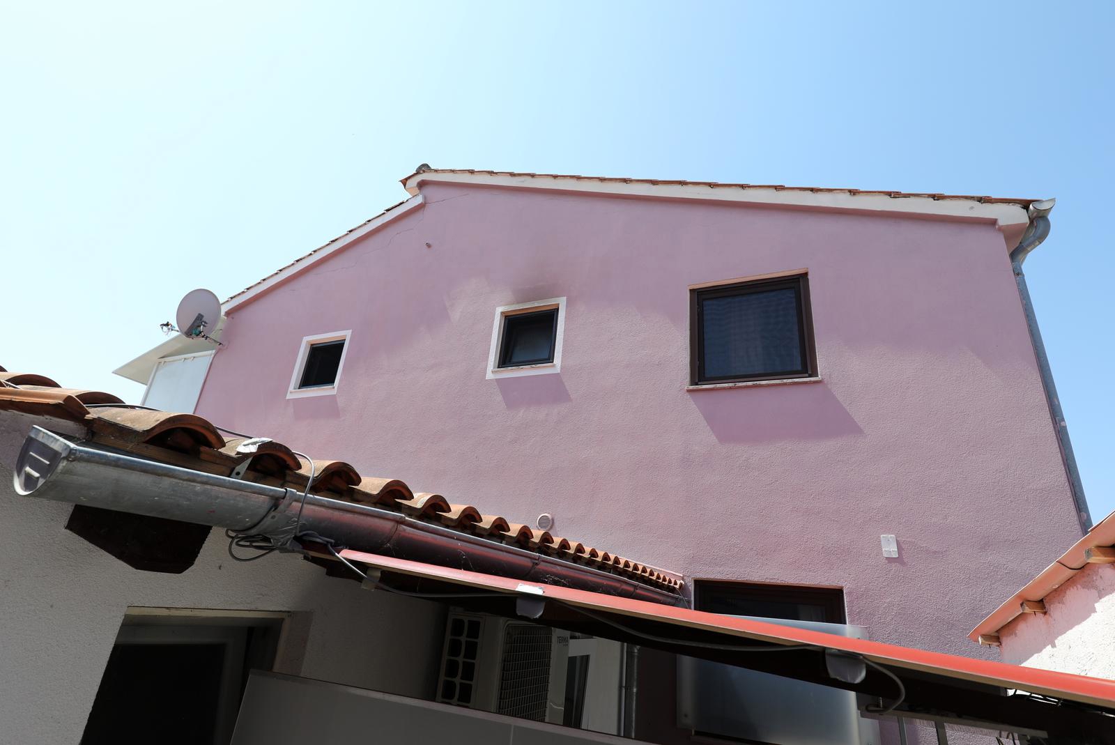 Nijemci izazvali požar u apartmanu. Vlasnik: Jedan mi je pokazivao srednji prst