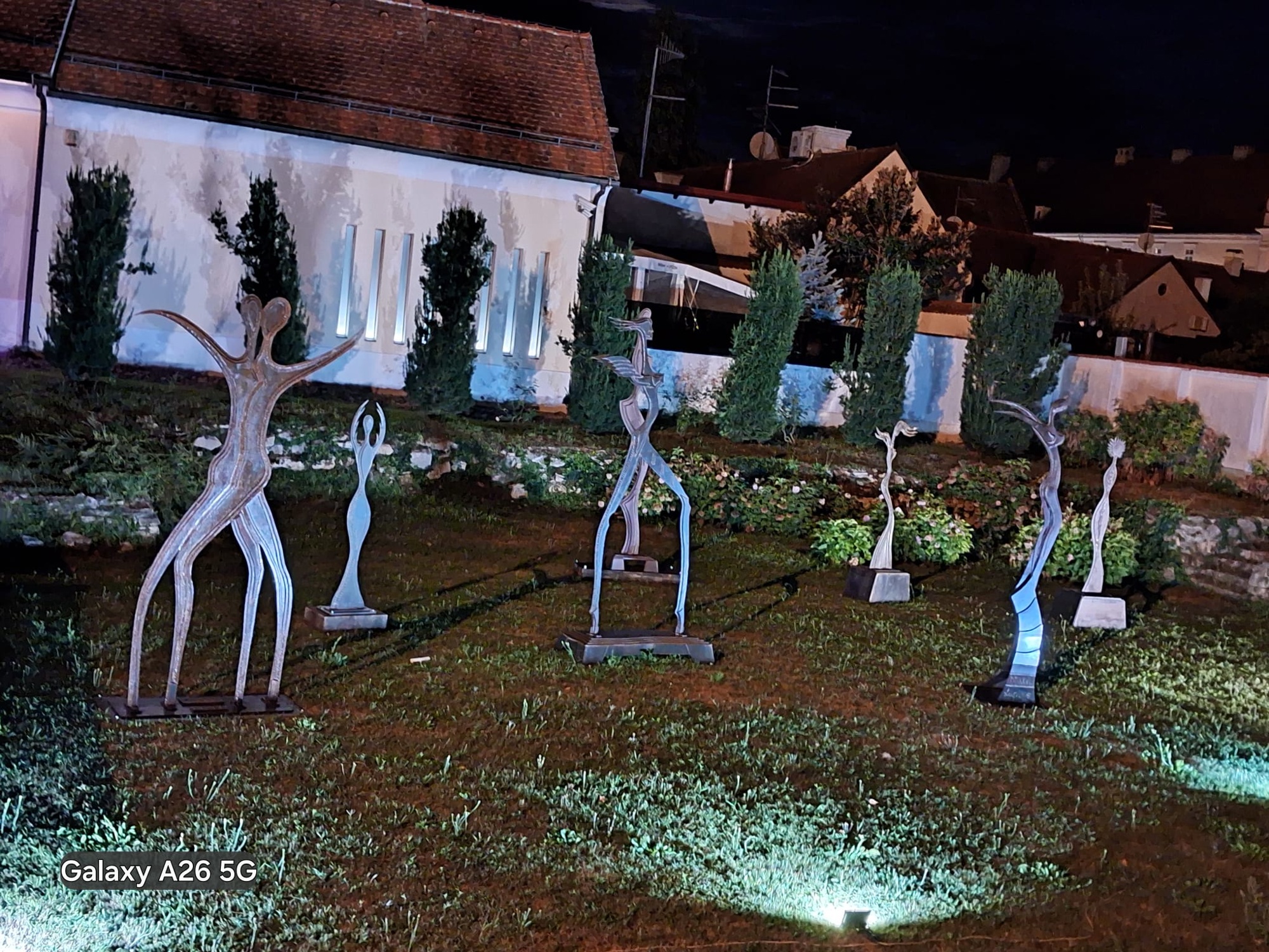 Lupino se nakon 5 godina vratio u Varaždin. Monumentalne skulpture na Špancirfestu