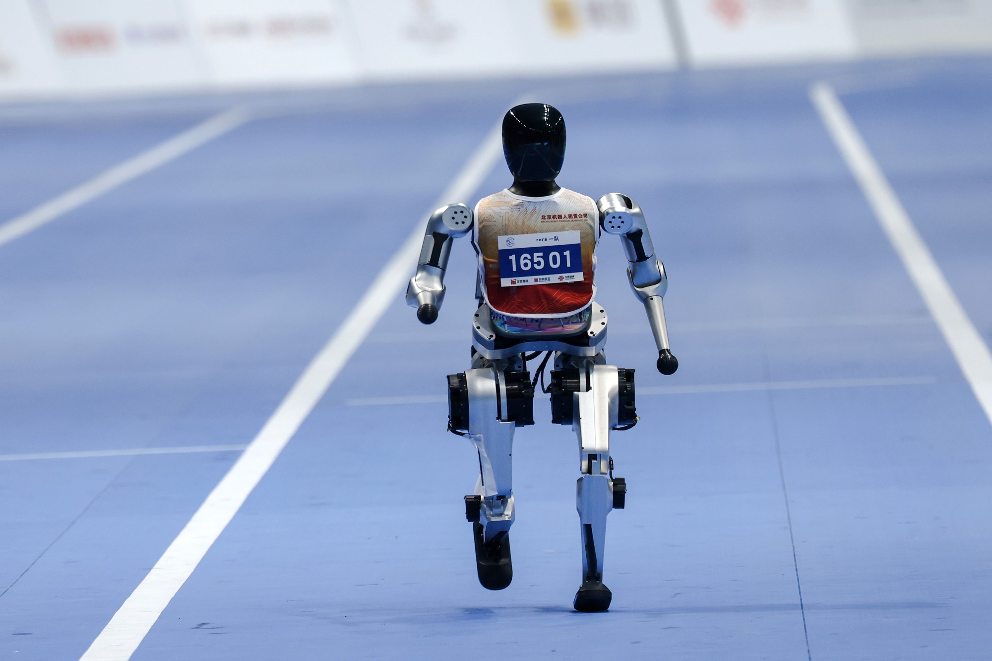 Kina organizirala Igre za humanoidne robote. Jedan je oborio rekord Usaina Bolta