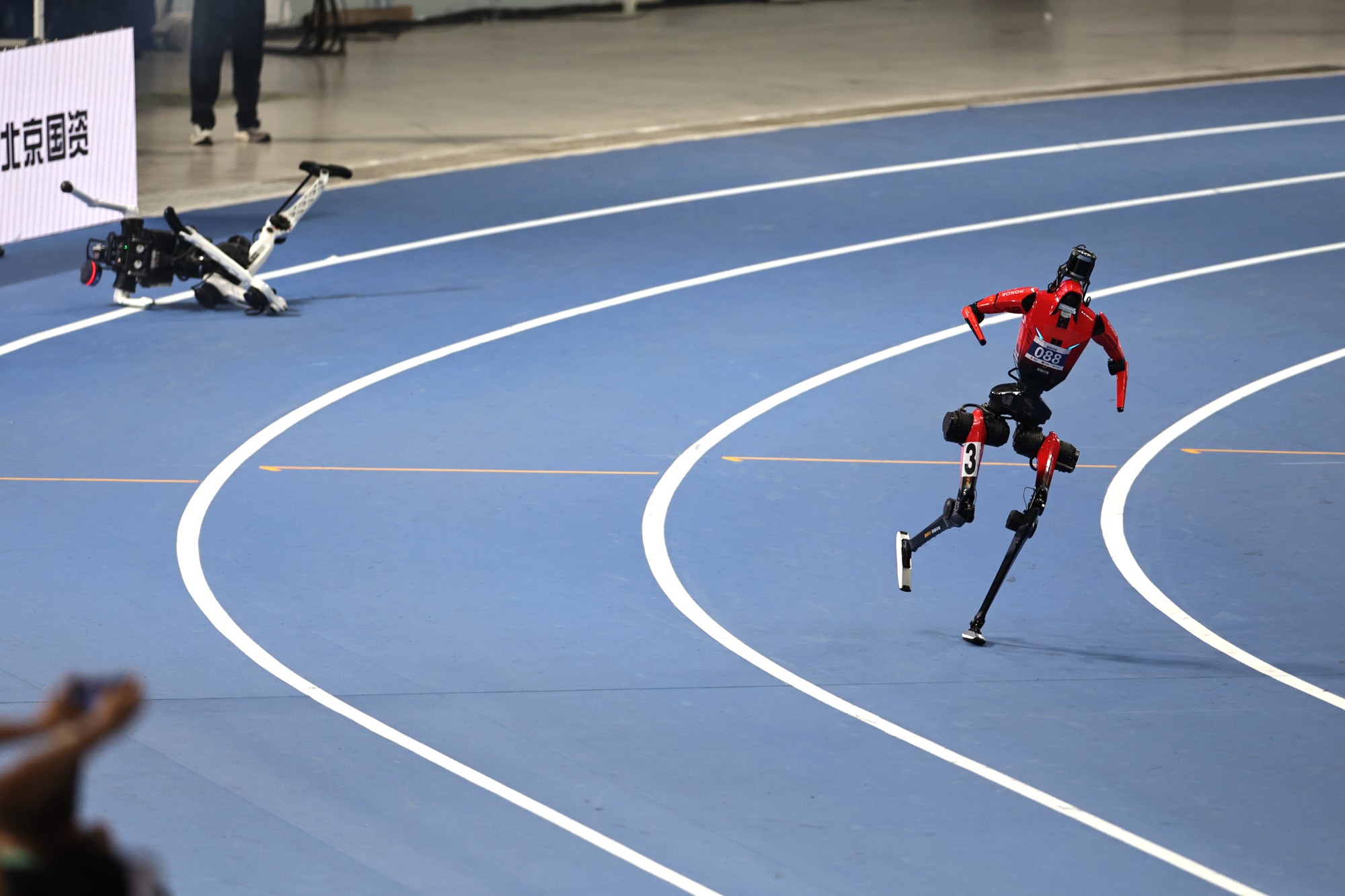 Kina organizirala Igre za humanoidne robote. Jedan je oborio rekord Usaina Bolta