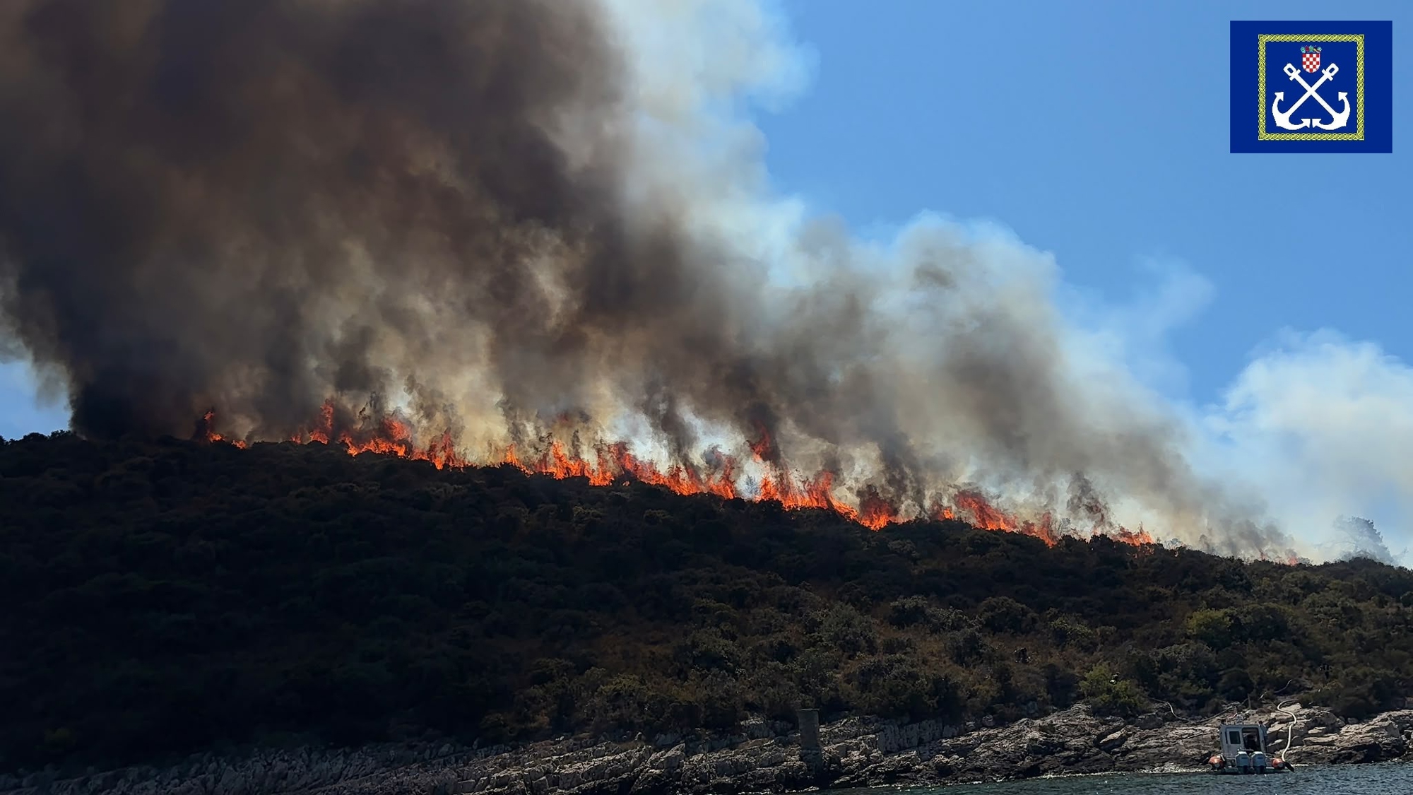 VIDEO Požar na Paklenim otocima pod kontrolom, gasili ga kanaderi