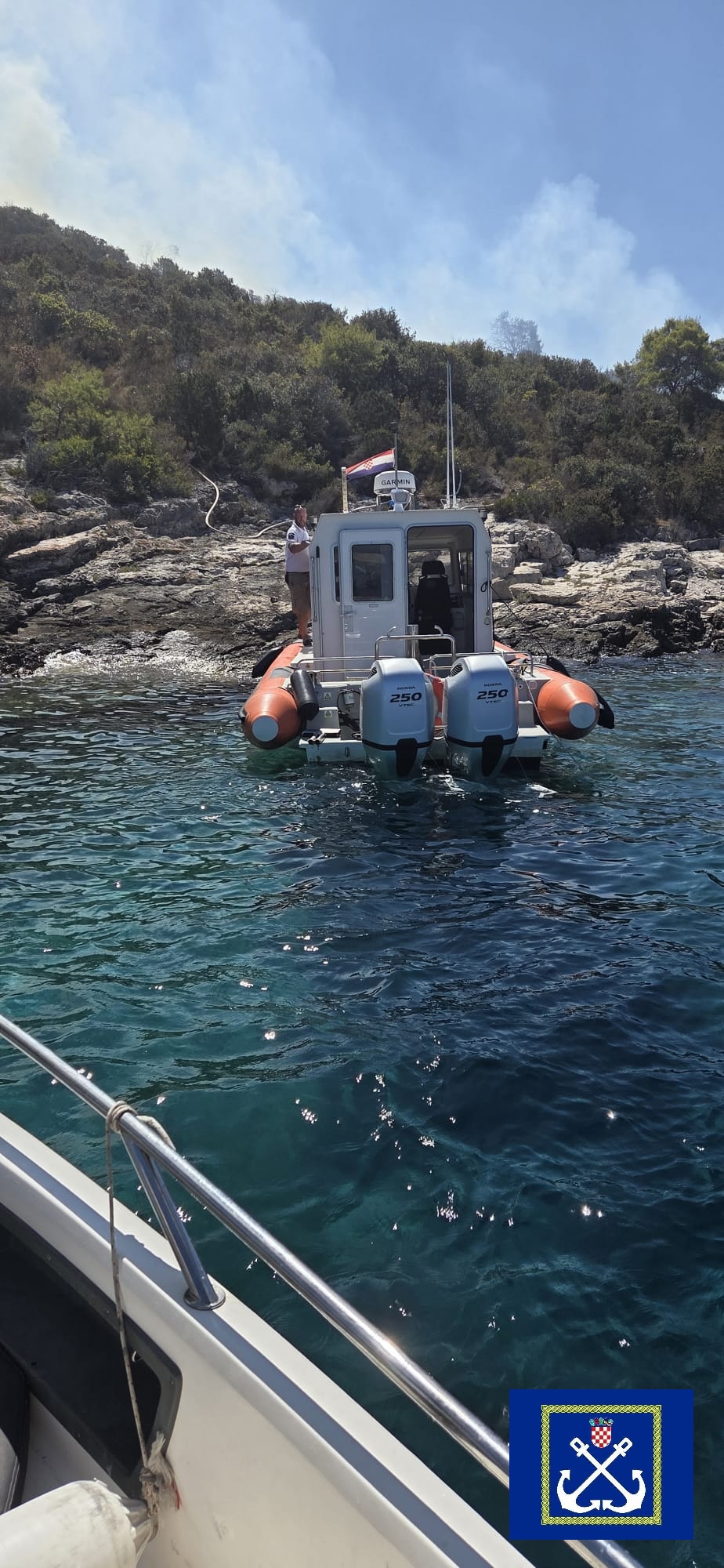VIDEO Požar na Paklenim otocima pod kontrolom, gasili ga kanaderi