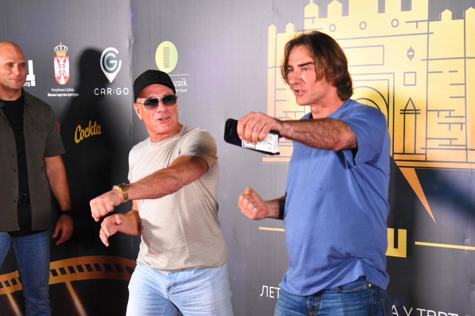 Preznojeni Van Damme otvorio filmski festival u Nišu i pretjerano ga hvalio
