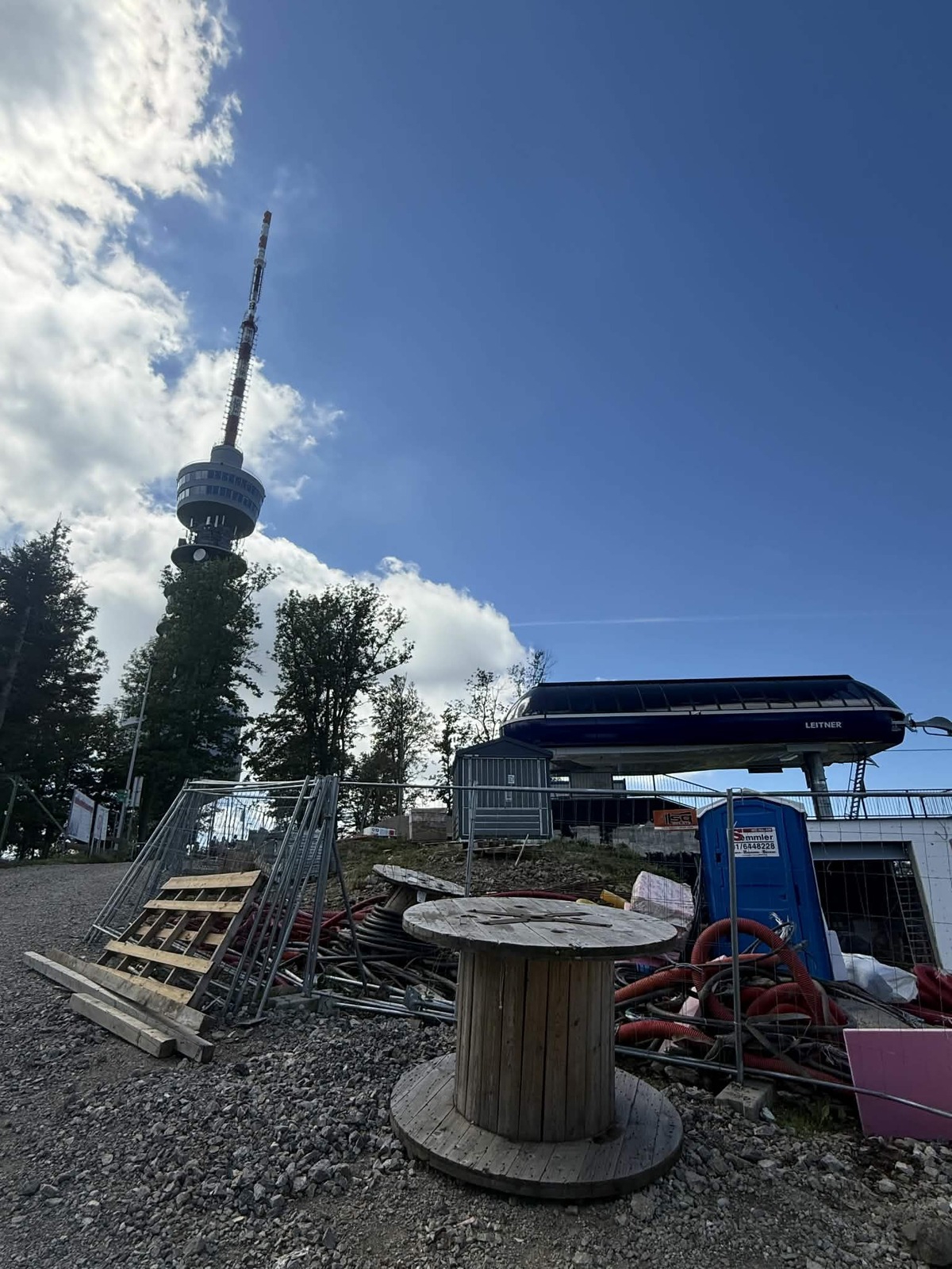 FOTO I VIDEO Pogledajte kako napreduju radovi na izgradnji četverosjeda na Sljemenu