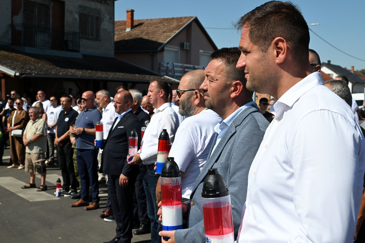 FOTO Na Trpinjskoj cesti otkriven spomenik vukovarskom heroju Vinku Budimiru-Slonu