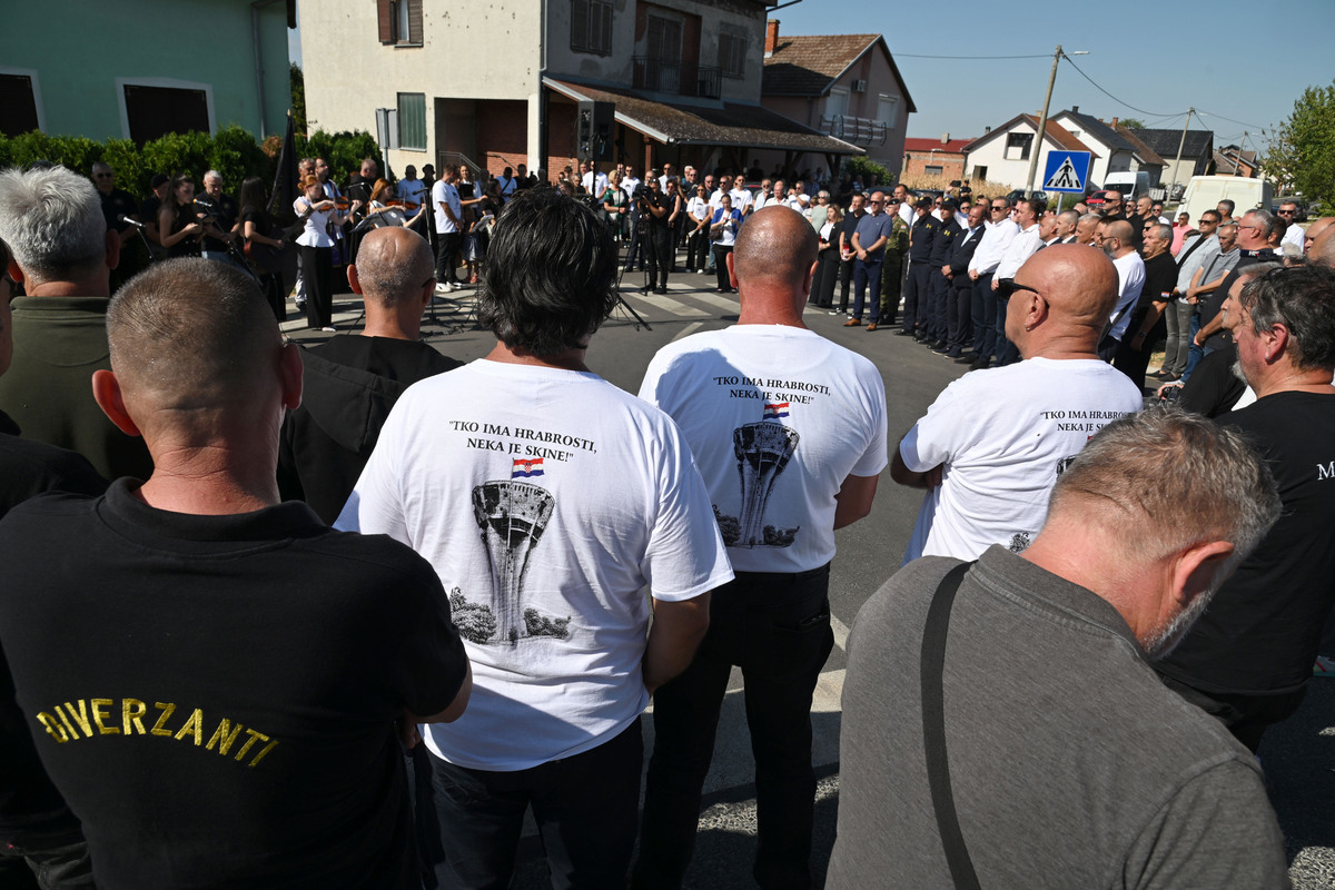 FOTO Na Trpinjskoj cesti otkriven spomenik vukovarskom heroju Vinku Budimiru-Slonu