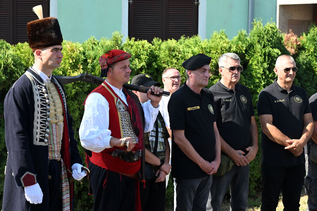 FOTO Na Trpinjskoj cesti otkriven spomenik vukovarskom heroju Vinku Budimiru-Slonu