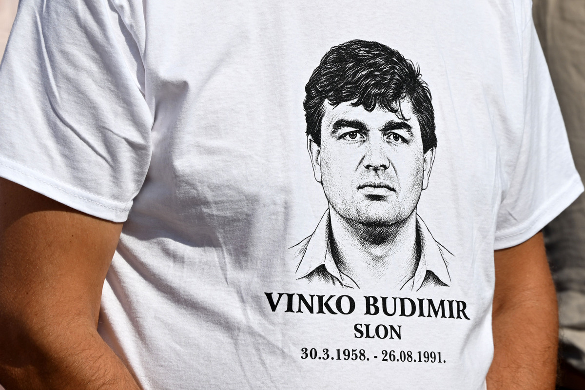 FOTO Na Trpinjskoj cesti otkriven spomenik vukovarskom heroju Vinku Budimiru-Slonu