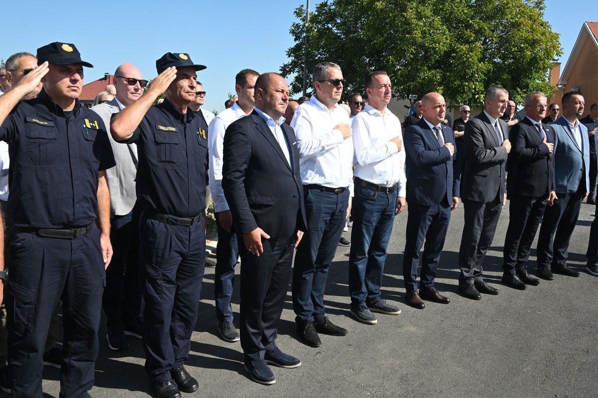 FOTO Na Trpinjskoj cesti otkriven spomenik vukovarskom heroju Vinku Budimiru-Slonu