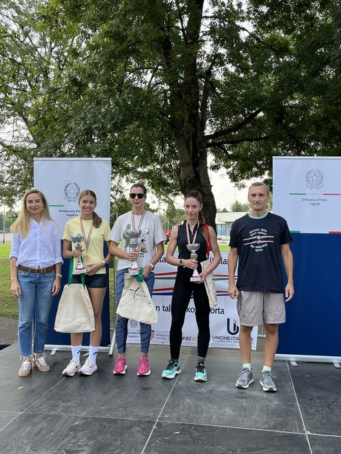 Trkačice pobjednice Utrke prijateljstva s veleposlanikom Trichilom i gđom Popovčić iz Hrvatske olimpijske akademije 2025.