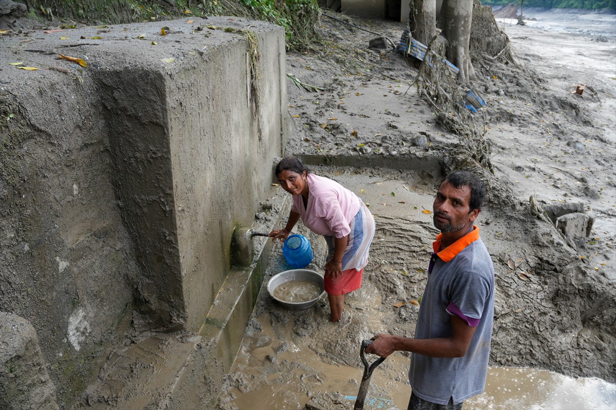 U Nepalu najmanje 469 mrtvih, skoro 1500 nestalih. Traje velika potraga