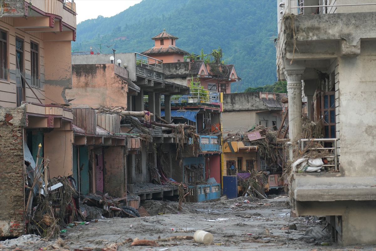 U Nepalu najmanje 469 mrtvih, skoro 1500 nestalih. Traje velika potraga