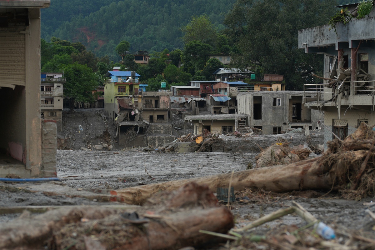 U Nepalu najmanje 469 mrtvih, skoro 1500 nestalih. Traje velika potraga