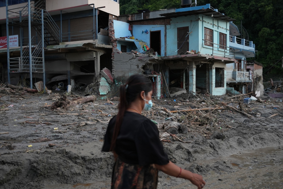 U Nepalu najmanje 469 mrtvih, skoro 1500 nestalih. Traje velika potraga