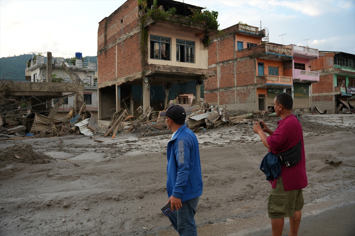 U Nepalu najmanje 469 mrtvih, skoro 1500 nestalih. Traje velika potraga