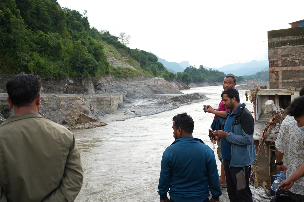 U Nepalu najmanje 469 mrtvih, skoro 1500 nestalih. Traje velika potraga