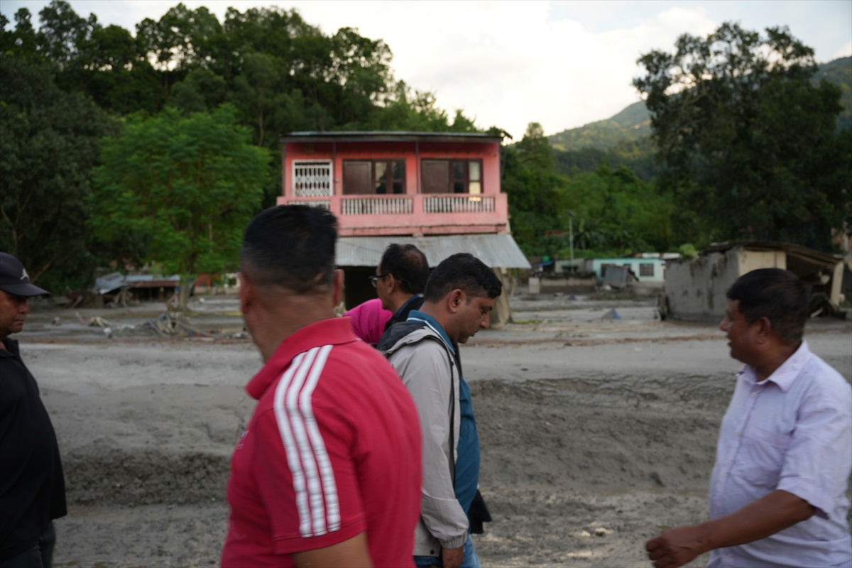U Nepalu najmanje 469 mrtvih, skoro 1500 nestalih. Traje velika potraga