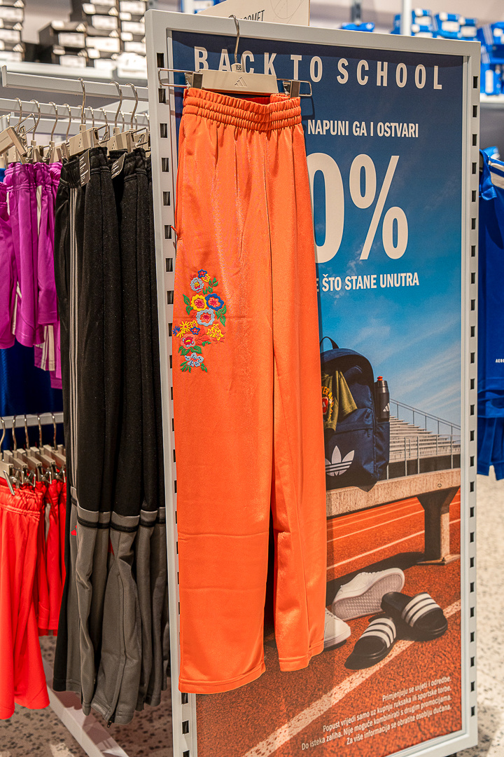 Obišli smo Designer Outlet Croatia uoči škole. Tenisice sa 63 na 20 €, majice od 14 €