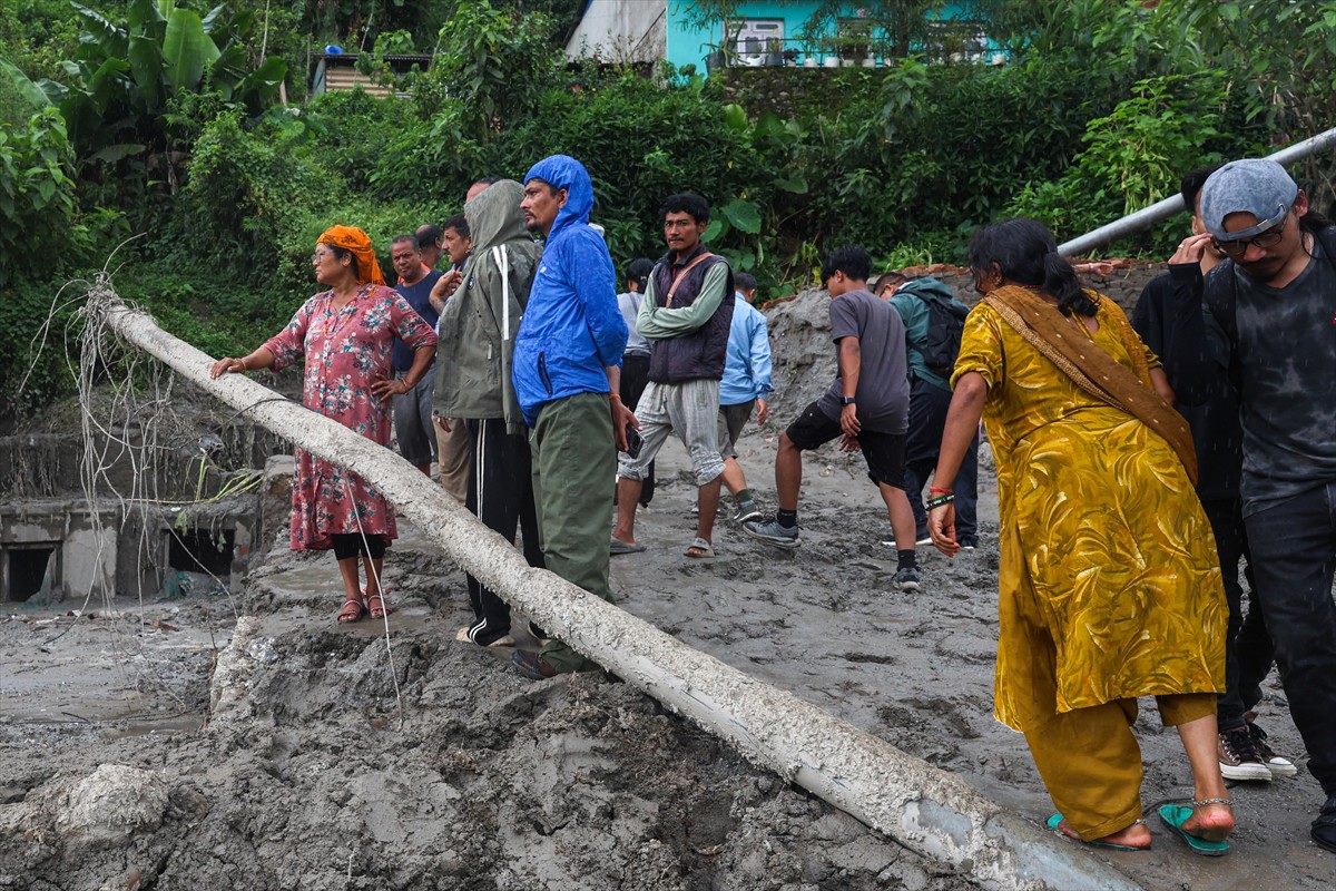 Raste broj mrtvih u Nepalu, traga se za 3500 ljudi. Ipak traže pomoć
