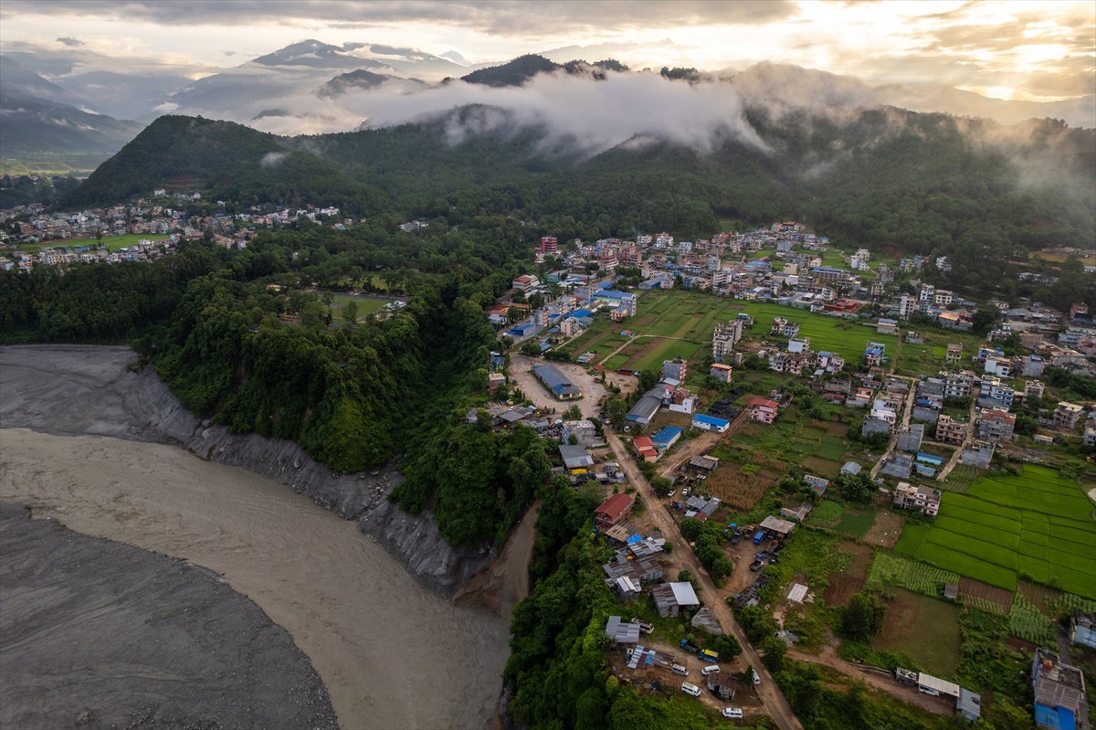Raste broj mrtvih u Nepalu, traga se za 3500 ljudi. Ipak traže pomoć