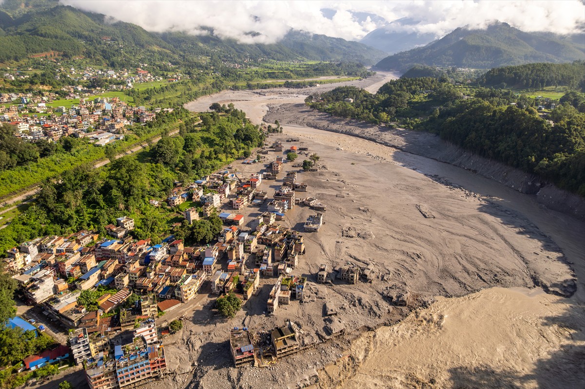 Raste broj mrtvih u Nepalu, traga se za 3500 ljudi. Ipak traže pomoć