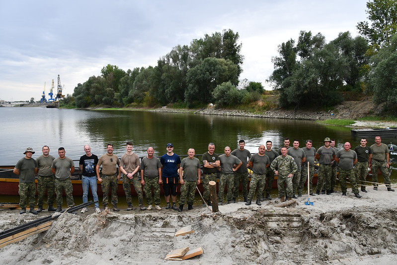 FOTO I VIDEO Rimski brod nasukao se na Dravi. Hrvatska vojska ga izvukla i spasila
