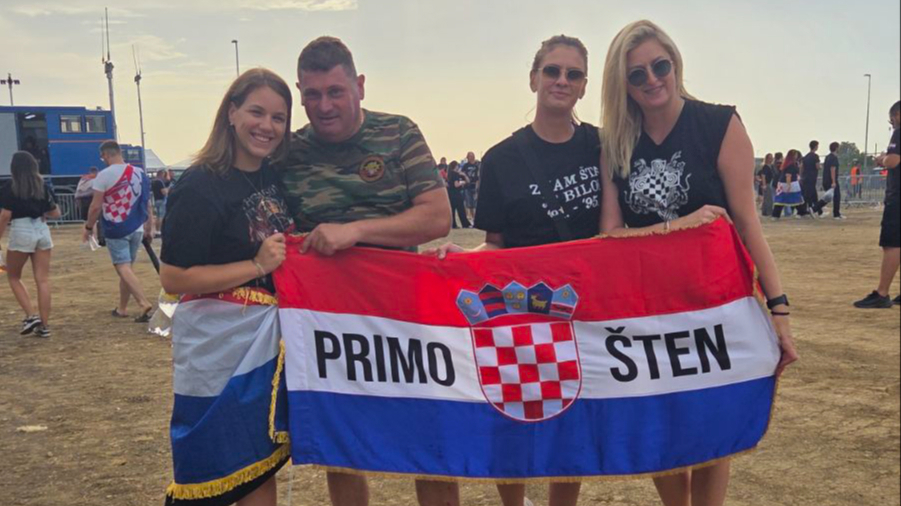 FOTO Od zastava do crnih majica: Ovako su se posjetitelji spremili za Thompsona