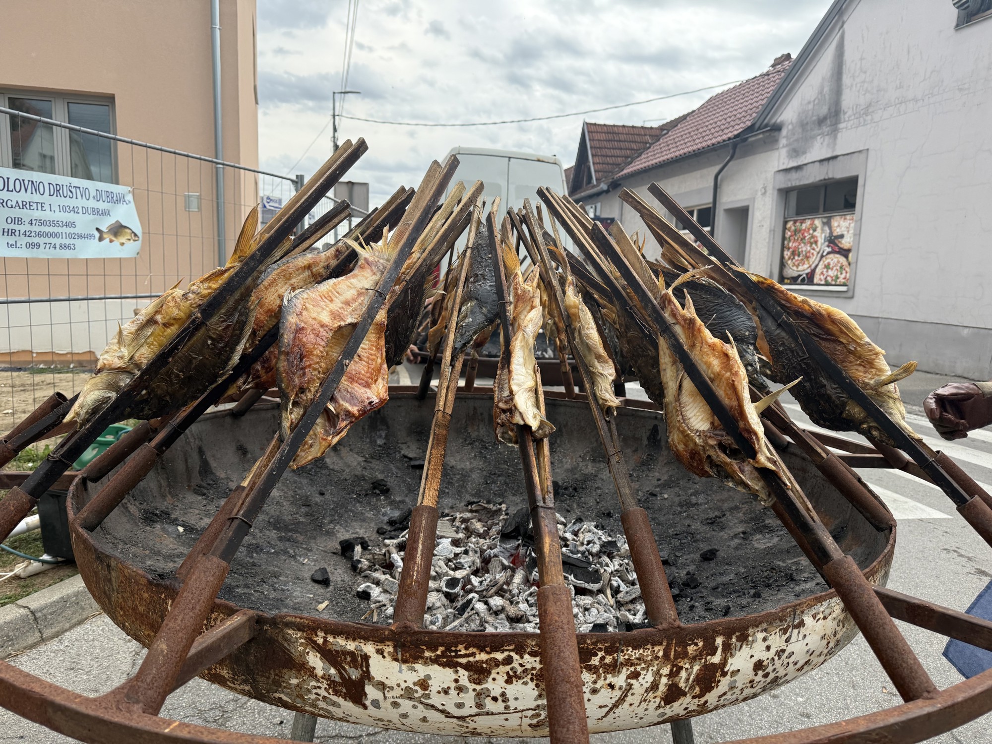 Bili smo na "Kaj su jeli naši stari" u Vrbovcu. Bilo je štrukli, čvaraka, žganaca...