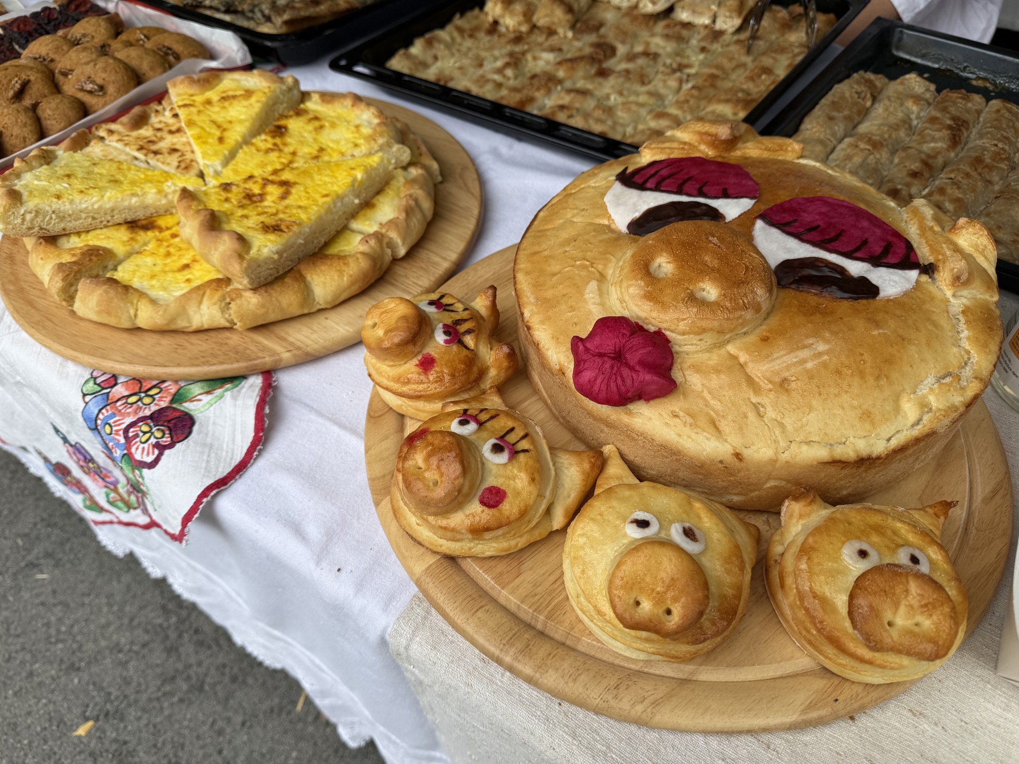Bili smo na "Kaj su jeli naši stari" u Vrbovcu. Bilo je štrukli, čvaraka, žganaca...