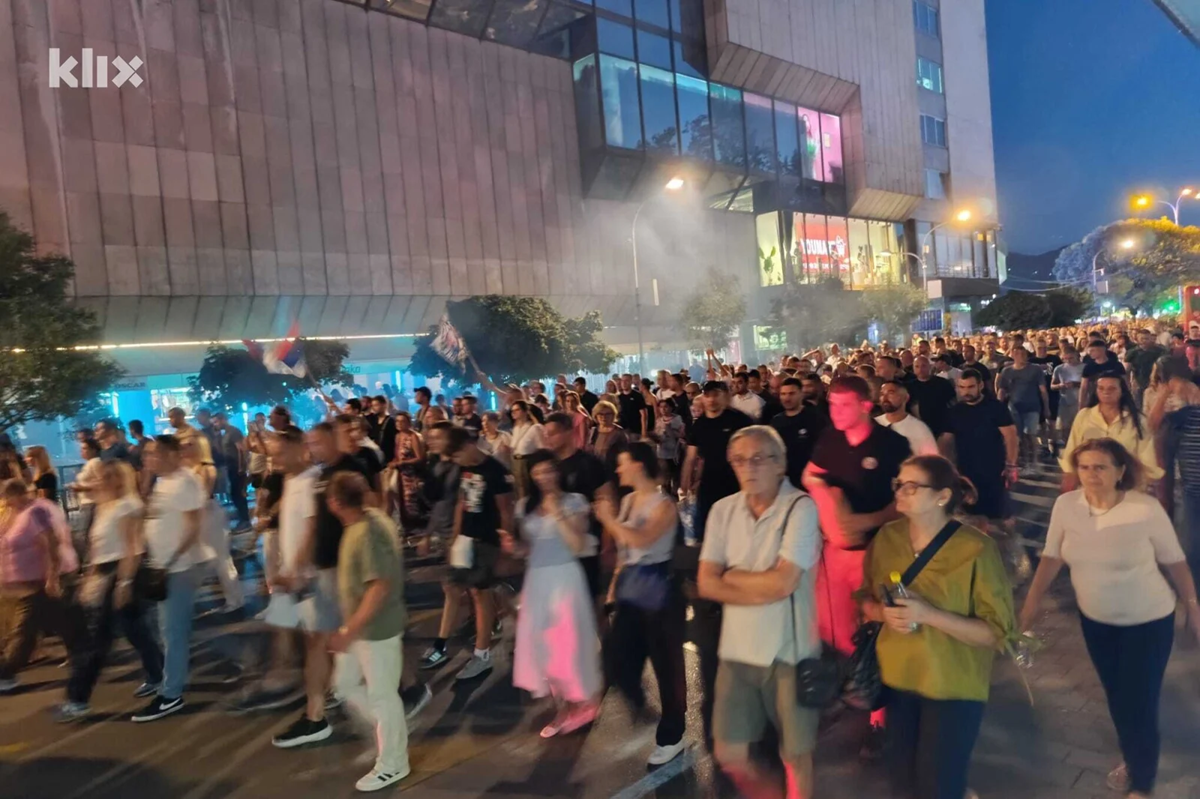FOTO I VIDEO U Banjoj Luci odali počast Ratku Mladiću. "Komandante, hvala ti za sve"