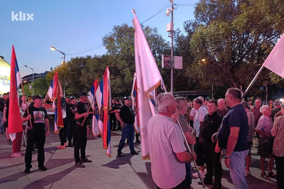 FOTO I VIDEO U Banjoj Luci odali počast Ratku Mladiću. "Komandante, hvala ti za sve"