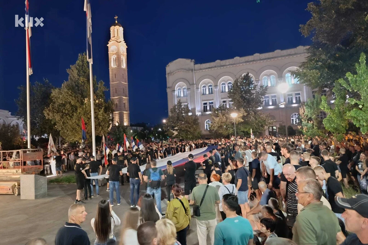 FOTO I VIDEO U Banjoj Luci odali počast Ratku Mladiću. "Komandante, hvala ti za sve"